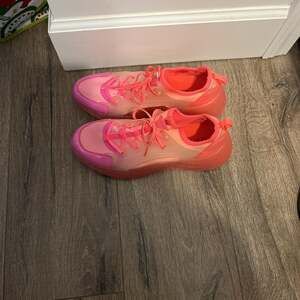 GUESS Women's Colors Fuschia/Clear Sneakers. 8.5 M